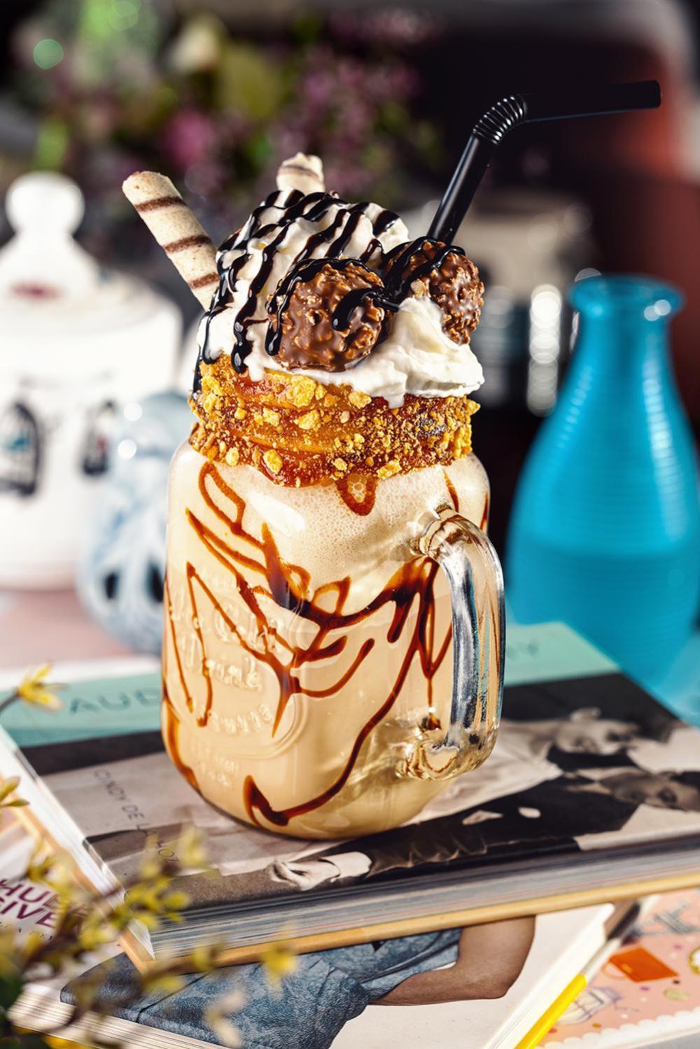 River Side Hotel Tiflis Exterior foto A peanut butter milkshake