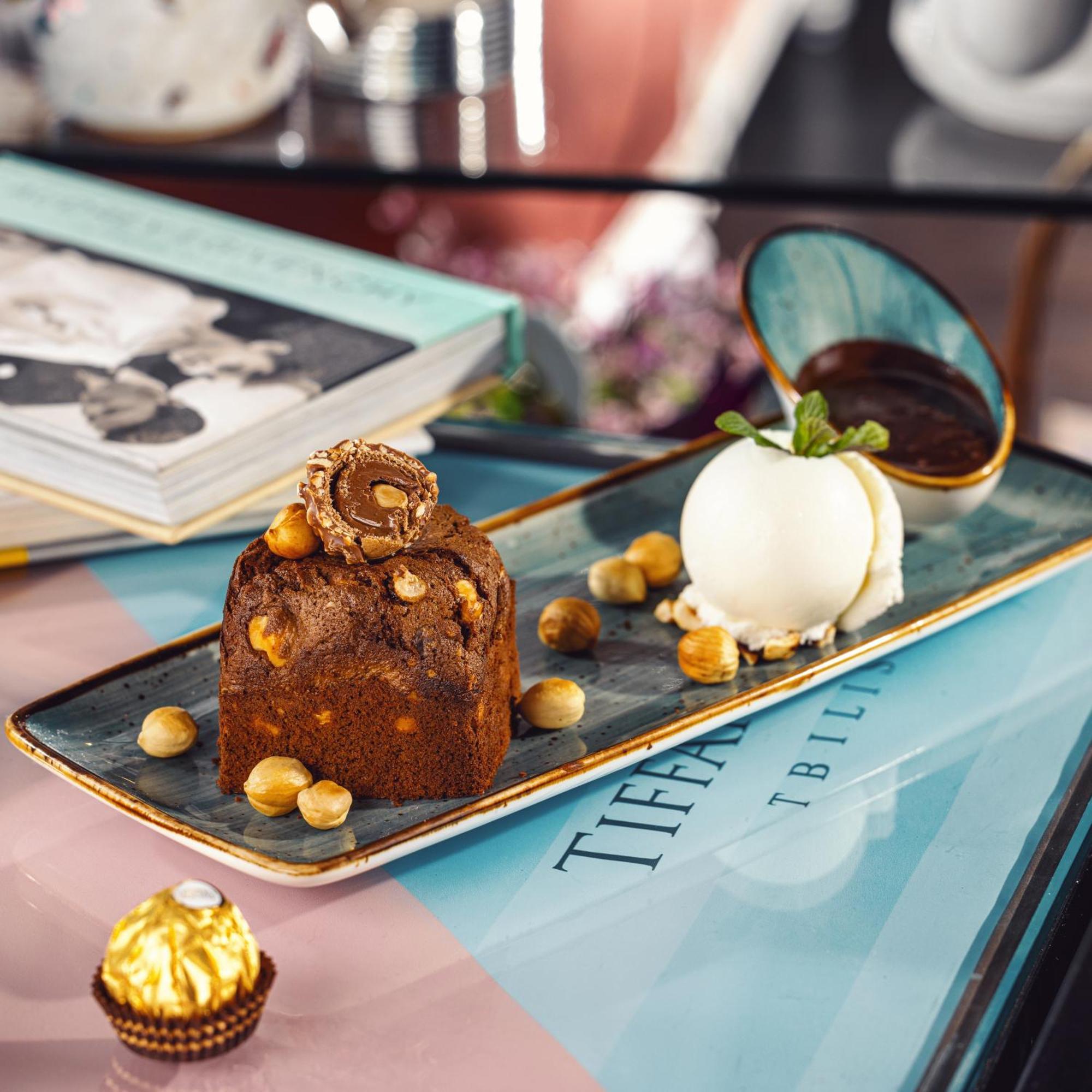 River Side Hotel Tiflis Exterior foto A dessert at Tiffany's